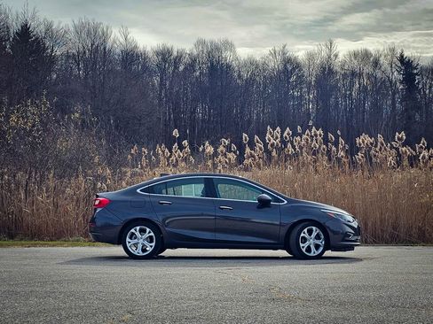 Used 2016 Chevrolet Cruze Premier image 3