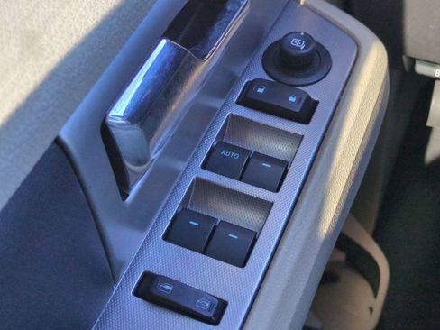 Used 2017 Ford Expedition XLT image 19