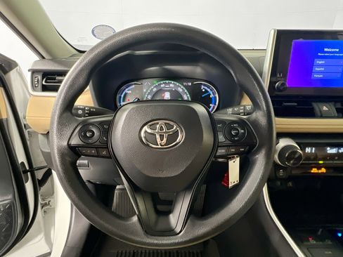 Used 2025 Toyota RAV4 LE image 17