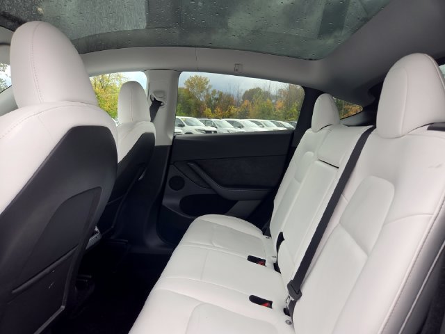 Used 2023 Tesla Model Y Performance AWD/4WD image 17