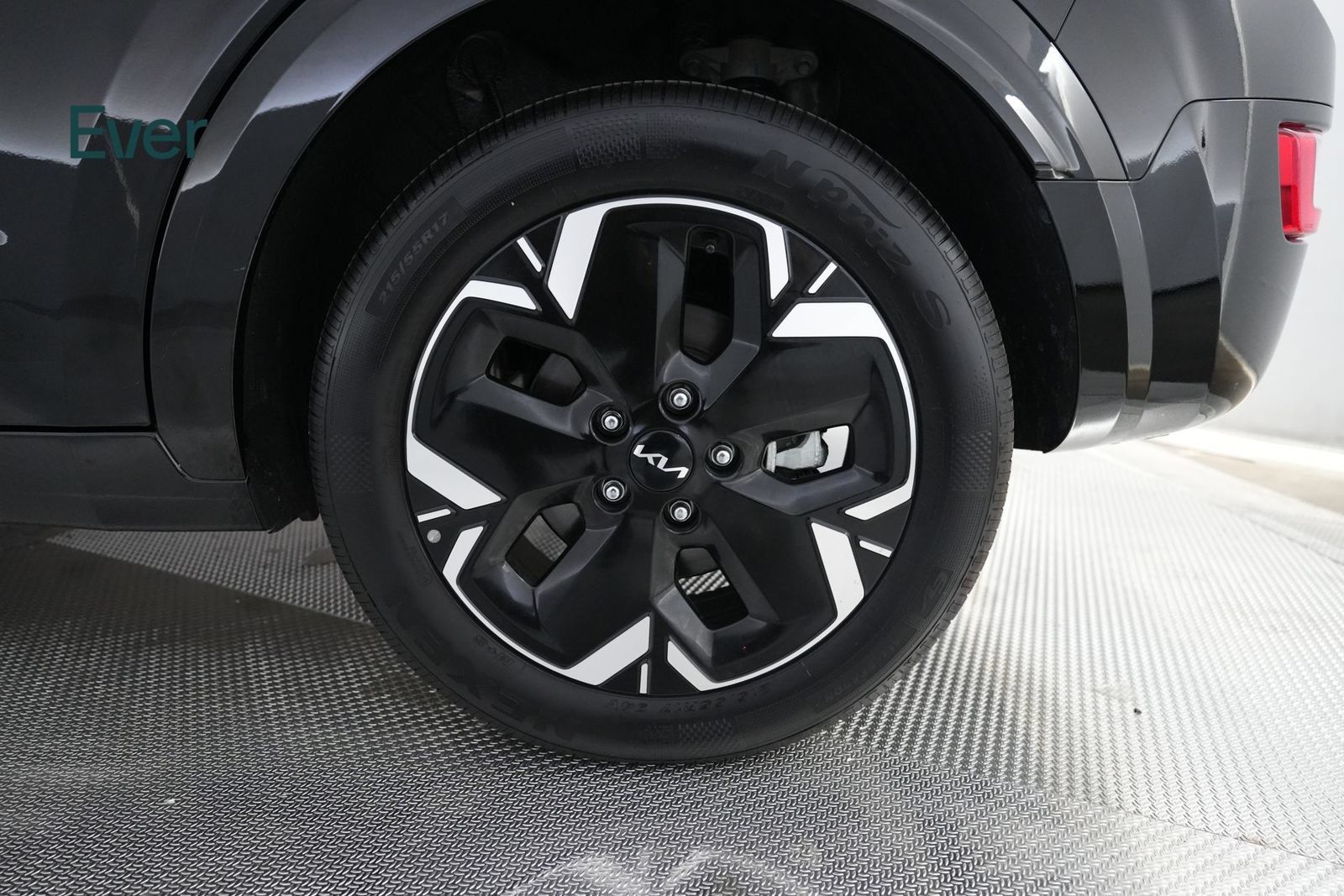 Used 2025 Kia Niro Wind FWD image 9