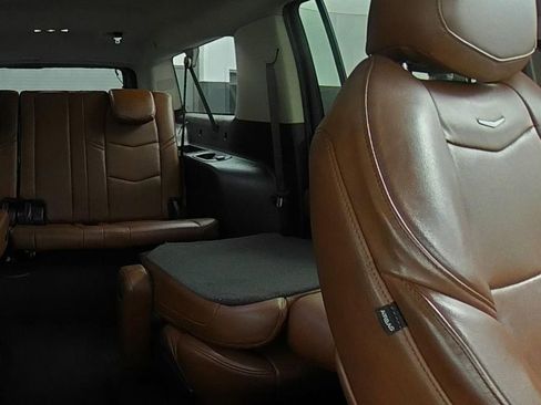 Used 2019 Cadillac Escalade ESV Luxury image 25