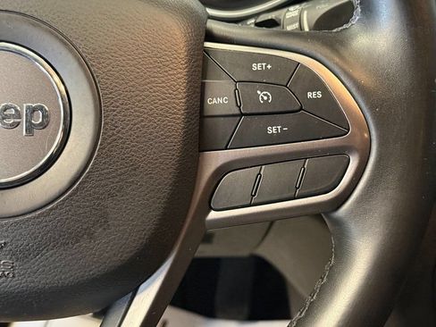Used 2019 Jeep Cherokee Limited AWD/4WD image 12