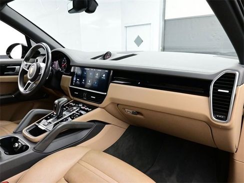 Used 2020 Porsche Cayenne image 19
