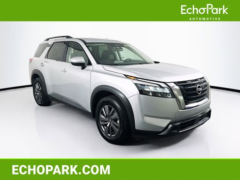 Used 2025 Nissan Pathfinder SV FWD image 1