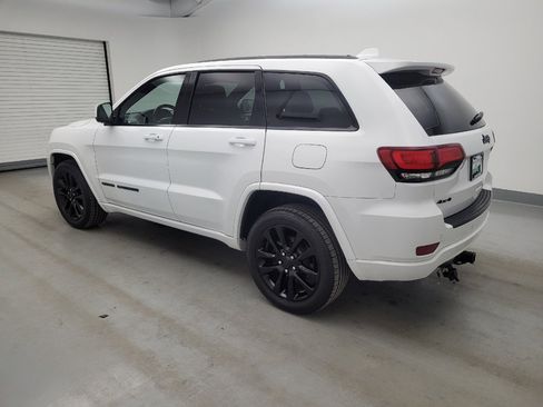 Used 2017 Jeep Grand Cherokee Altitude AWD/4WD image 3