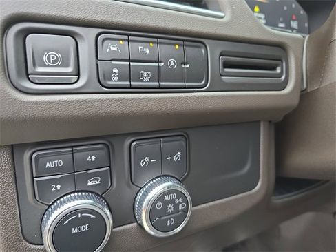 Used 2023 GMC Yukon XL SLT w/ SLT Premium Package image 30