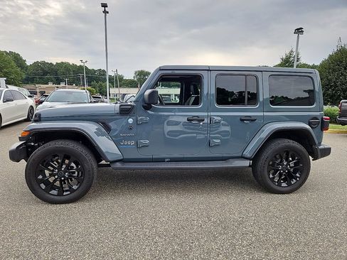 Used 2024 Jeep Wrangler Unlimited Sahara AWD/4WD image 4