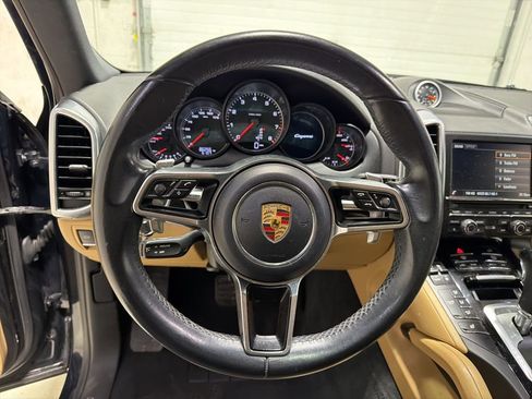 Used 2016 Porsche Cayenne image 22