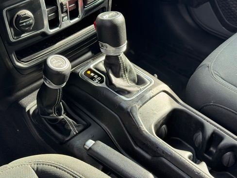 Used 2019 Jeep Wrangler Unlimited Sahara image 23