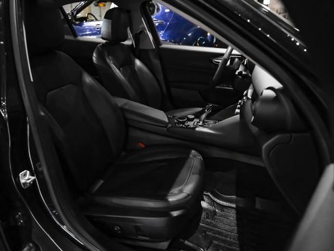 Used 2017 Alfa Romeo Giulia Sprint w/ Cold Weather Package image 33