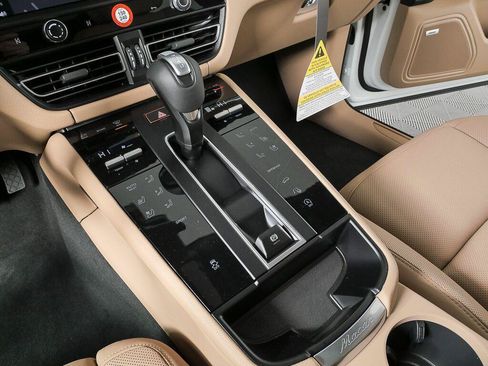Certified 2026 Porsche Macan Turbo AWD/4WD image 17