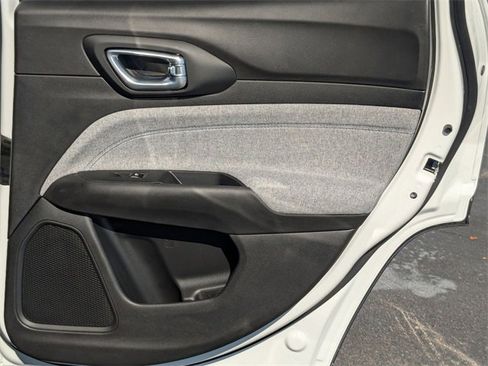 New 2026 Jeep Compass Latitude image 30