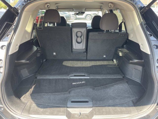 Used 2020 Nissan Rogue SV FWD image 12
