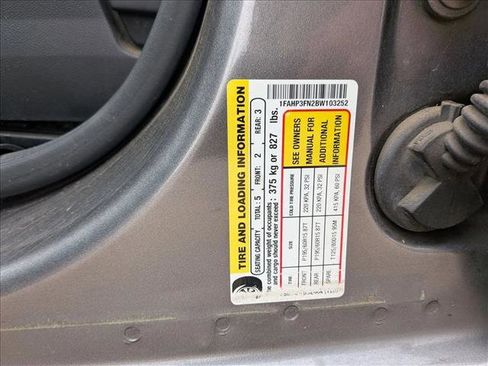 Used 2011 Ford Focus SE image 15