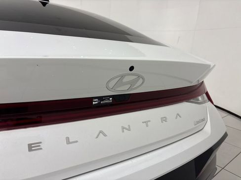 New 2026 Hyundai Elantra Limited FWD image 9