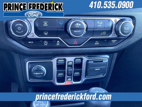 Used 2025 Jeep Wrangler Sport S image 29