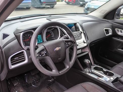 Used 2017 Chevrolet Equinox LS FWD image 23