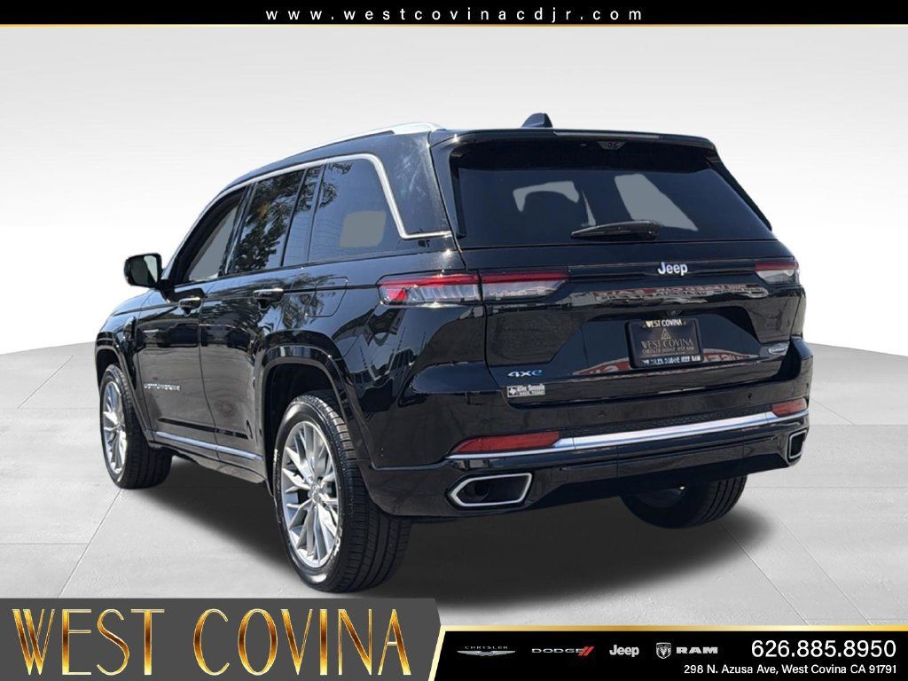 Used 2022 Jeep Grand Cherokee Summit w/ Advanced Protech Group IV AWD/4WD image 8