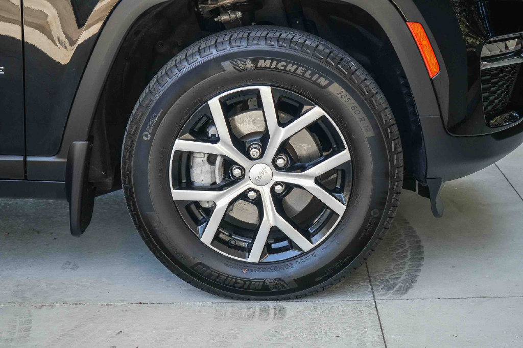 Used 2023 Jeep Grand Cherokee Limited w/ MOPAR Finishing Package RWD image 11