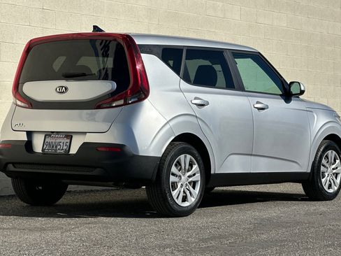 Used 2021 Kia Soul LX image 4