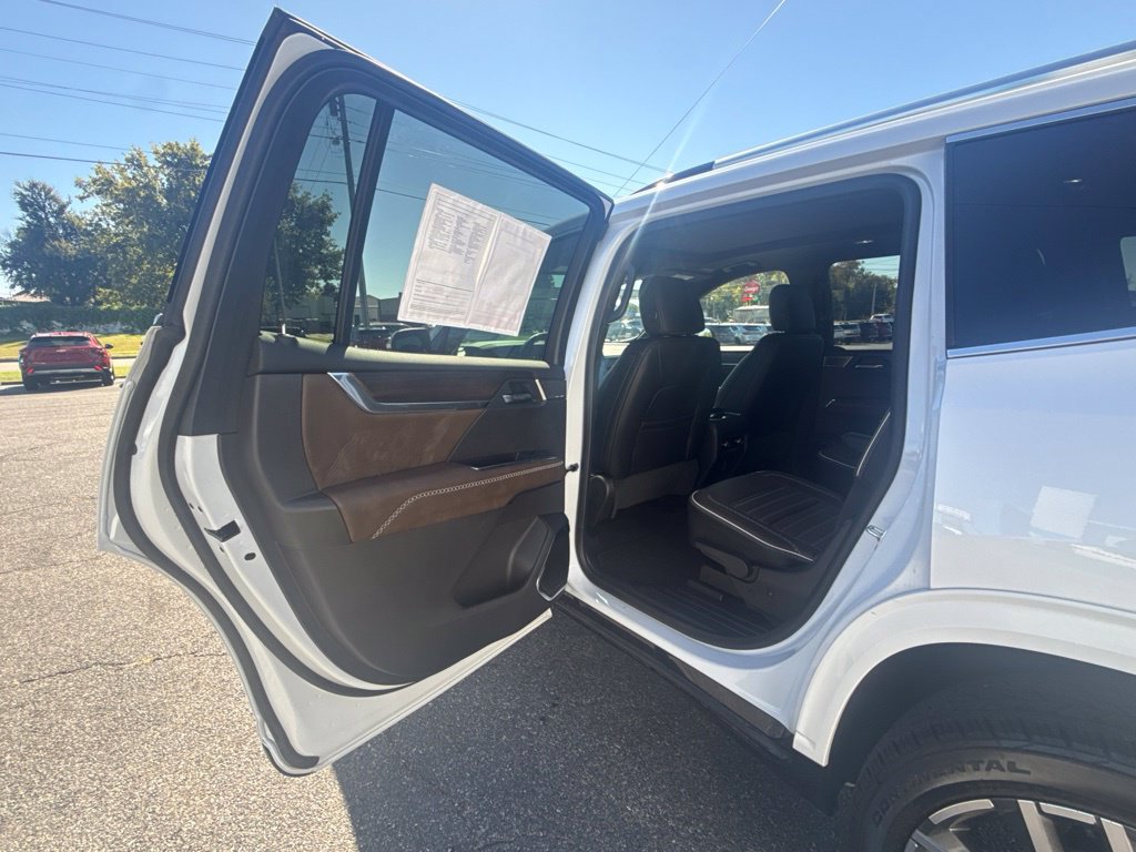 Used 2026 GMC Acadia Denali Ultimate AWD/4WD image 15