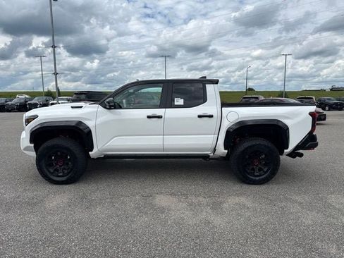 Used 2026 Toyota Tacoma TRD Pro AWD/4WD image 10