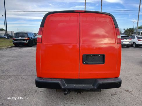 Used 2018 Chevrolet Express 3500 Extended Van 3D w/ Driver Convenience Package image 4