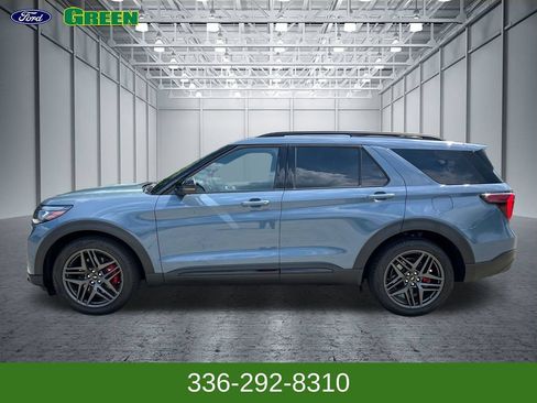 Used 2025 Ford Explorer ST RWD image 2