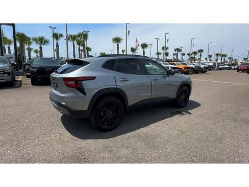 Used 2024 Chevrolet Trax ACTIV FWD image 2