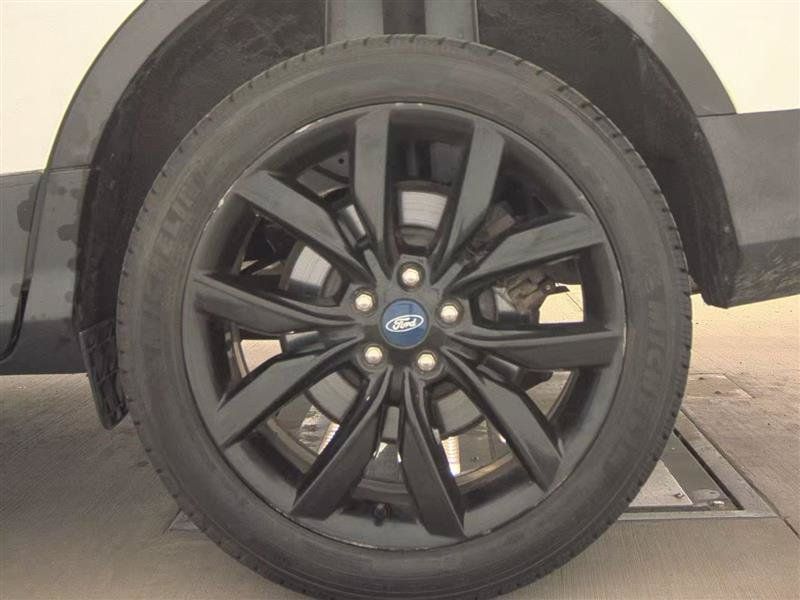 Used 2018 Ford Escape SE w/ SE Sport Appearance Package AWD/4WD image 12