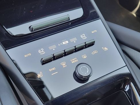 Certified 2025 Porsche Cayenne GTS AWD/4WD image 21