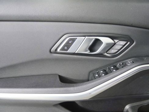 Used 2021 BMW 330i xDrive 330i xDrive w/ Convenience Package image 8