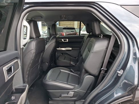 Used 2023 Ford Explorer XLT w/ Equipment Group 202A AWD/4WD image 10