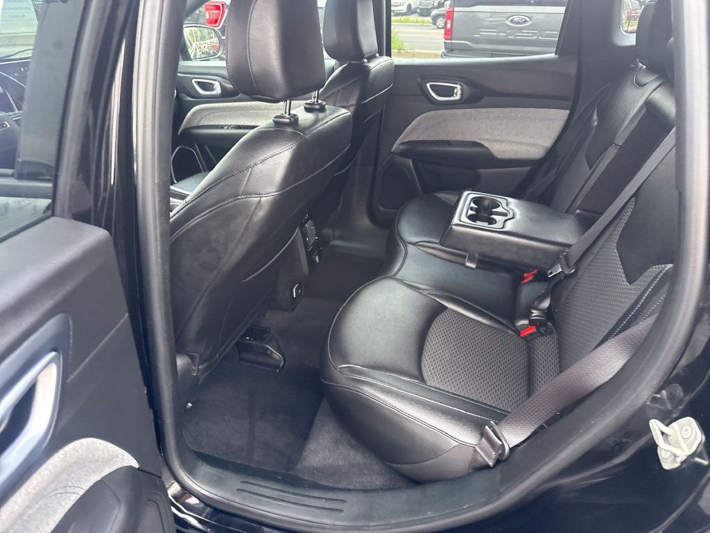 Used 2024 Jeep Compass Latitude AWD/4WD image 14