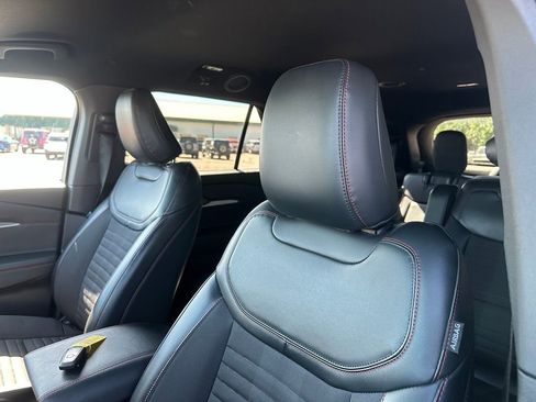 Used 2025 Ford Explorer ST-Line AWD/4WD image 3