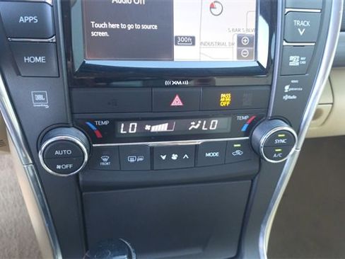 Used 2017 Toyota Camry XLE w/ Moonroof Package image 22