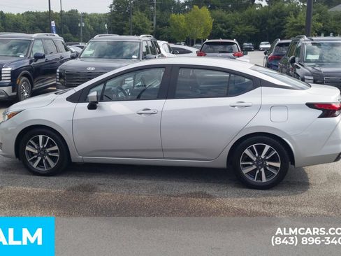 Used 2024 Nissan Versa SV FWD image 9