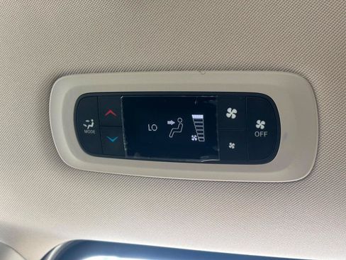 Used 2021 Chrysler Voyager LX FWD image 33