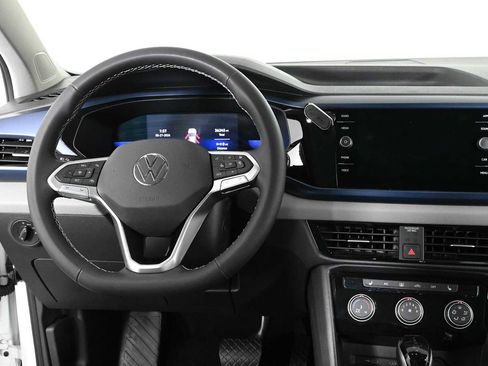 Certified 2023 Volkswagen Taos SE w/ Panoramic Sunroof Package FWD image 3
