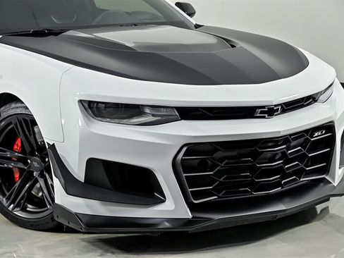 Used 2022 Chevrolet Camaro ZL1 RWD image 2