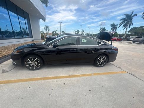 Used 2024 Lexus ES 350 w/ Premium Package FWD image 10