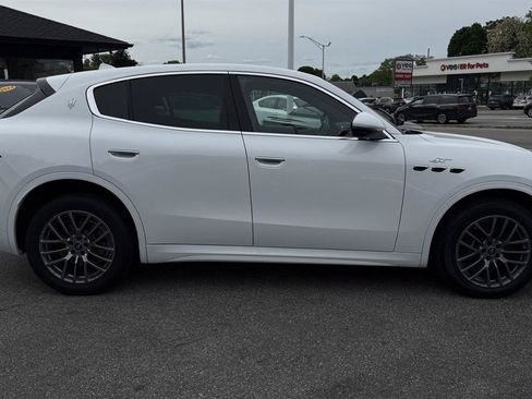 Used 2023 Maserati Grecale GT AWD/4WD image 19
