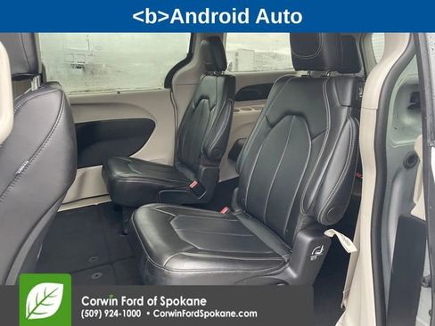 Used 2024 Chrysler Pacifica Touring-L image 11