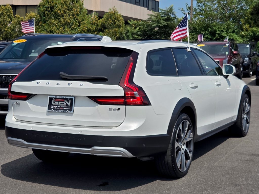 Used 2025 Volvo V90 B6 Cross Country Ultra w/ Protection Package Premier AWD/4WD image 4