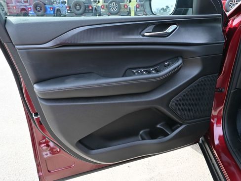 New 2026 Jeep Grand Cherokee Laredo image 8