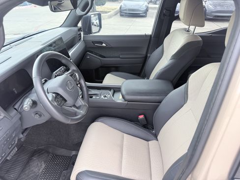 Used 2025 Lexus GX 550 image 35