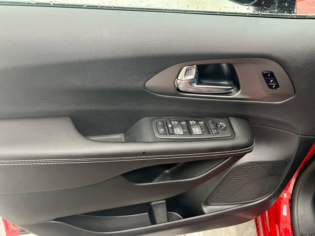 New 2027 Chrysler Pacifica Select AWD/4WD image 20