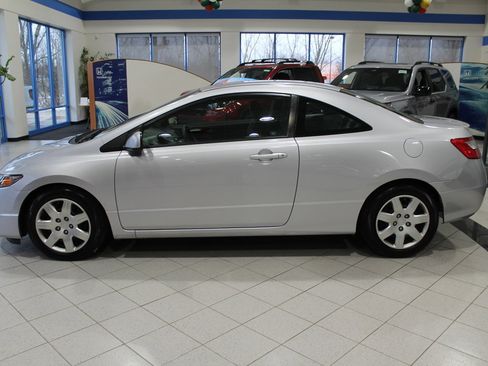 Used 2010 Honda Civic LX image 8