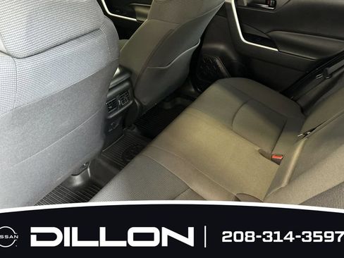 Used 2022 Toyota RAV4 LE AWD/4WD image 12